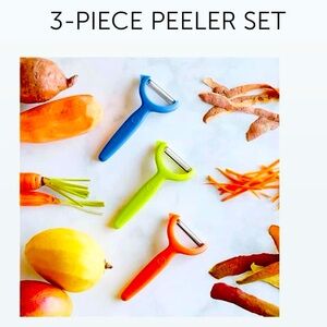 Pampered Chef 3 Piece Peeler Set